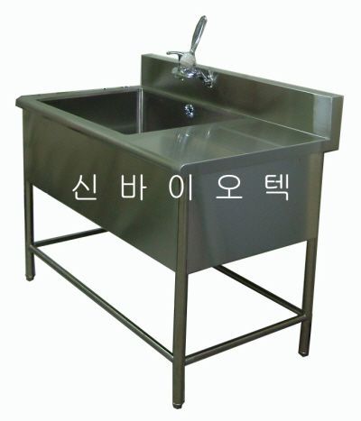 Cage Sink Table